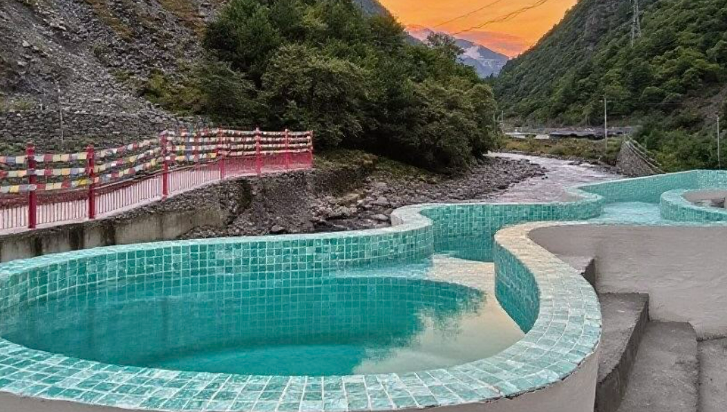 hot spring pools in bipenggou